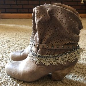 Slouchy cowboy boots
